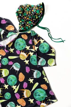 FACTORY SECONDS: TO INFINITY & BEYOND HOODED TOWEL